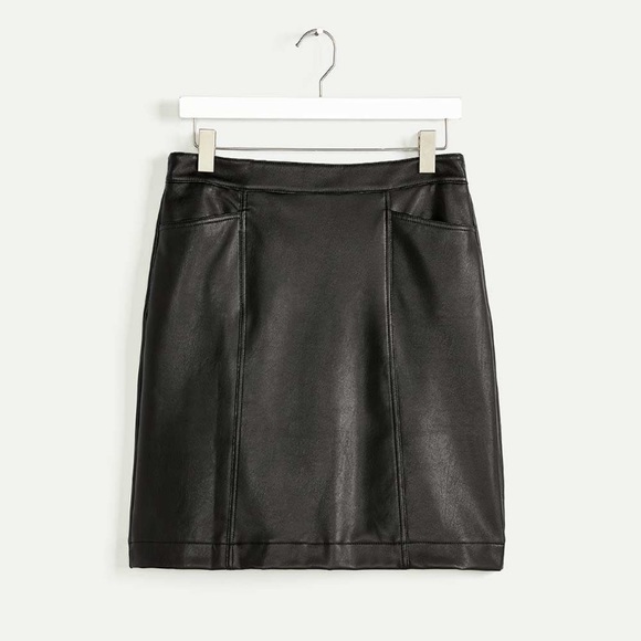 ⭐️ Host Pick ⭐️ Leather Skirt with Pockets - Picture 1 of 10